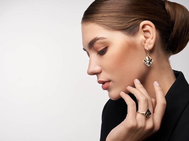 Przekłuwanie uszu – olśniewaj pięknymi kolczykami i wyraź swój styl Hamak SPA