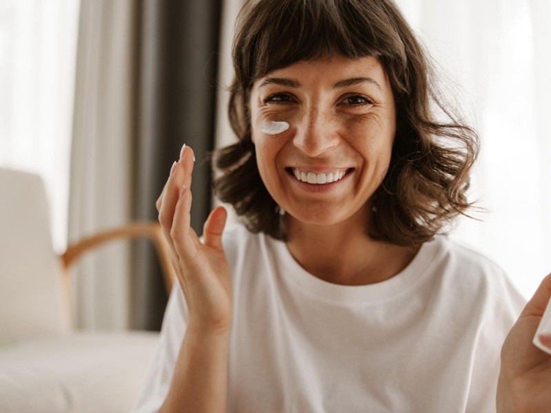 Czy kremy mogą naprawdę likwidować zmarszczki Kosmetolog obala mity pielęgnacji anti-aging Hamak SPA