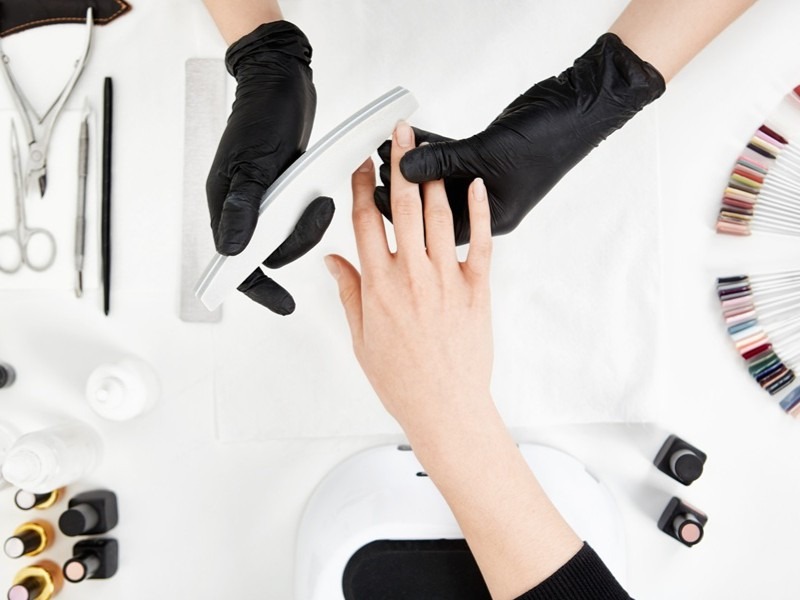 Kruche, rozdwajające się paznokcie. Odkryj moc systemu IBX, Manicure'u Japońskiego i Laminacji paznokci Hamak SPA