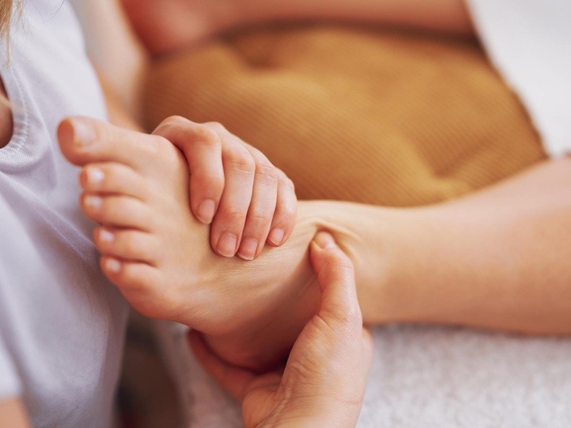 Refleksologia i akupunktura - jak stymulacja punktów na ciele uwalnia napięcia i wspiera zdrowie Hamak SPA